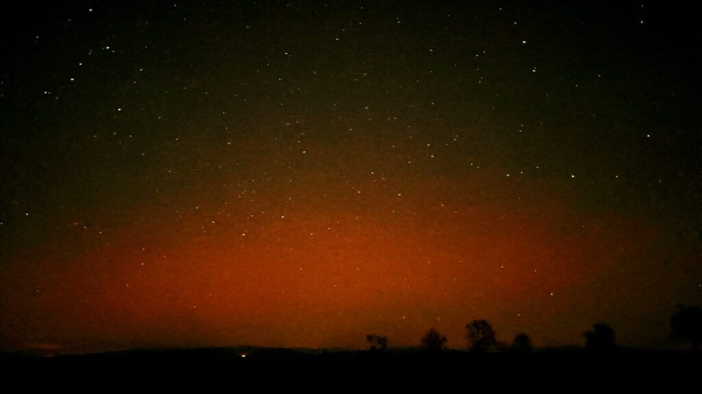 Aurora boreal desde Humanes (Foto Julián García y Alfonso Espinosa)